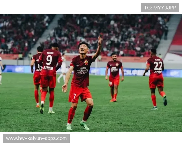 六万球迷盼对攻却遇保守，上海海港夺冠战术引发争议